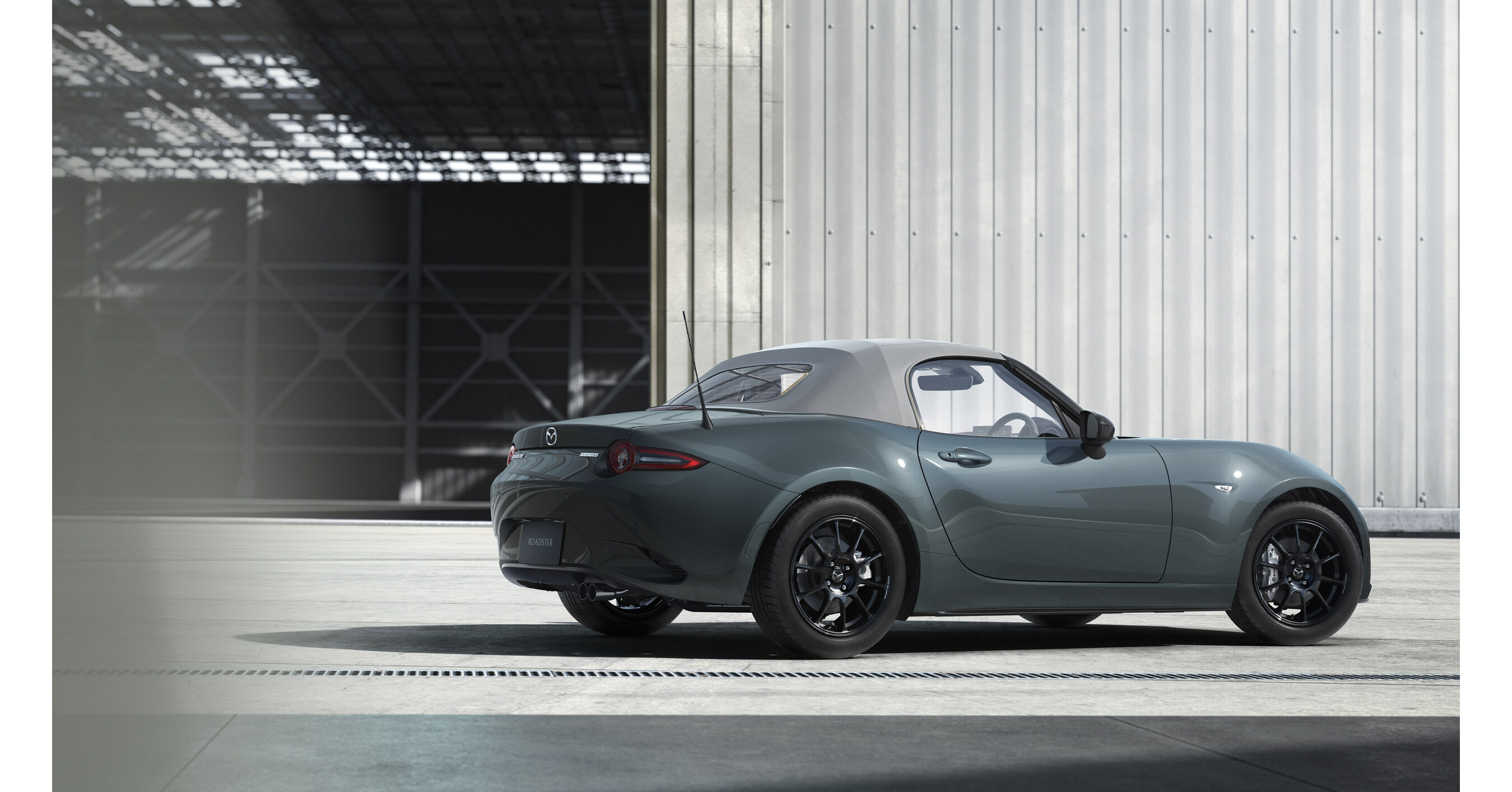 Mazda представляет новый цвет Zinc Green для MX-5 Miata: дань истории и современный стиль
