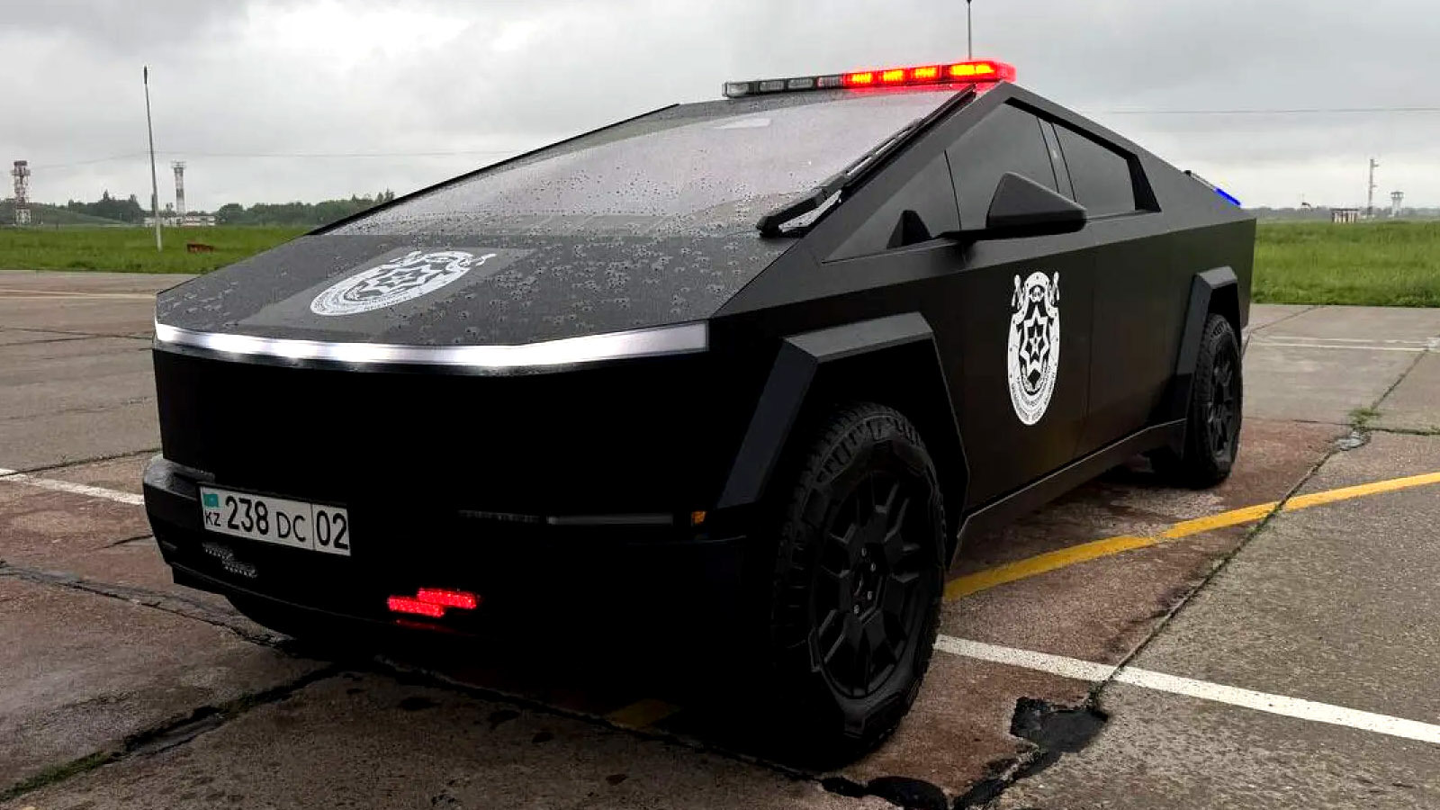 Cybertruck на службе в Казахстане: как электрический пикап Tesla нашел применение в госструктурах, пока США сталкиваются с падением продаж