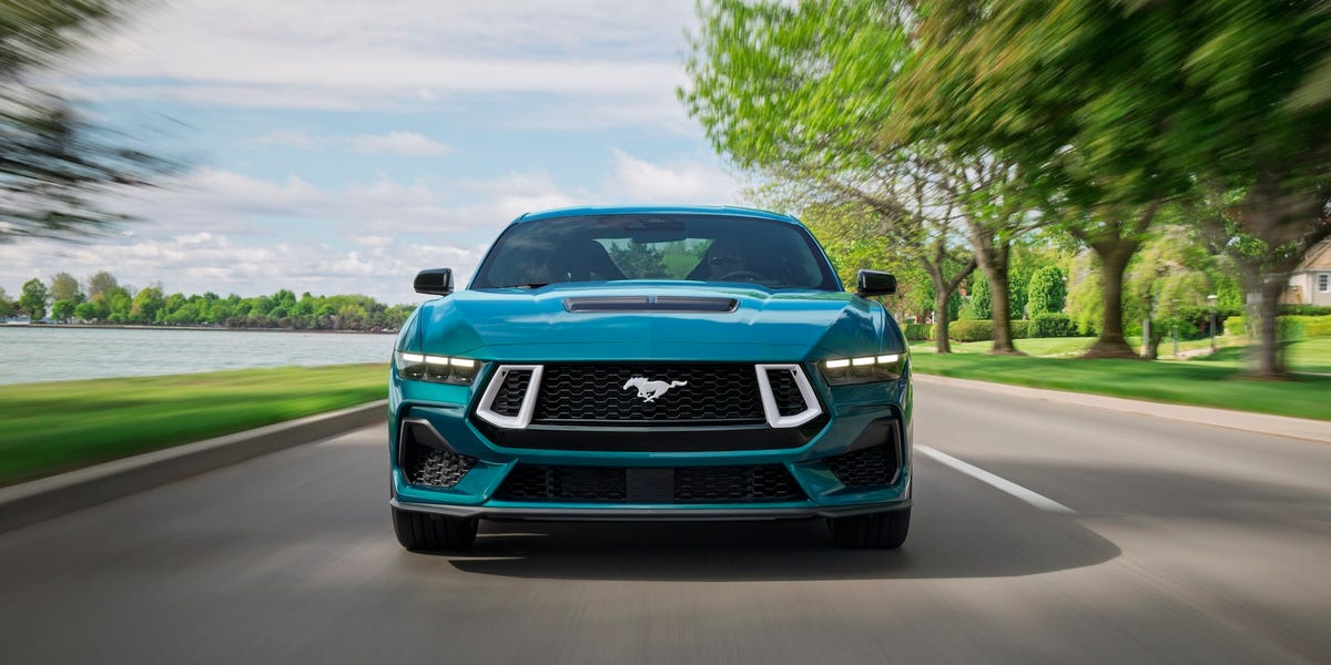 Четырехдверный Ford Mustang: анализ заявлений руководства и исторических предпосылок