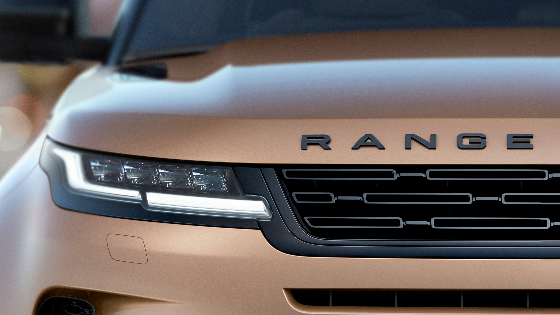 Скидки до 60% на Range Rover в Китае: почему JLR не может выиграть гонку между бензином и электричеством