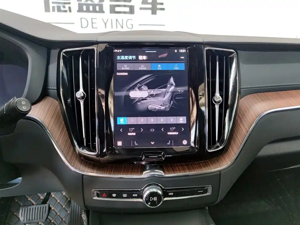 Volvo XC60 2025 B5 AWD Intelligent Distance Luxury Edition