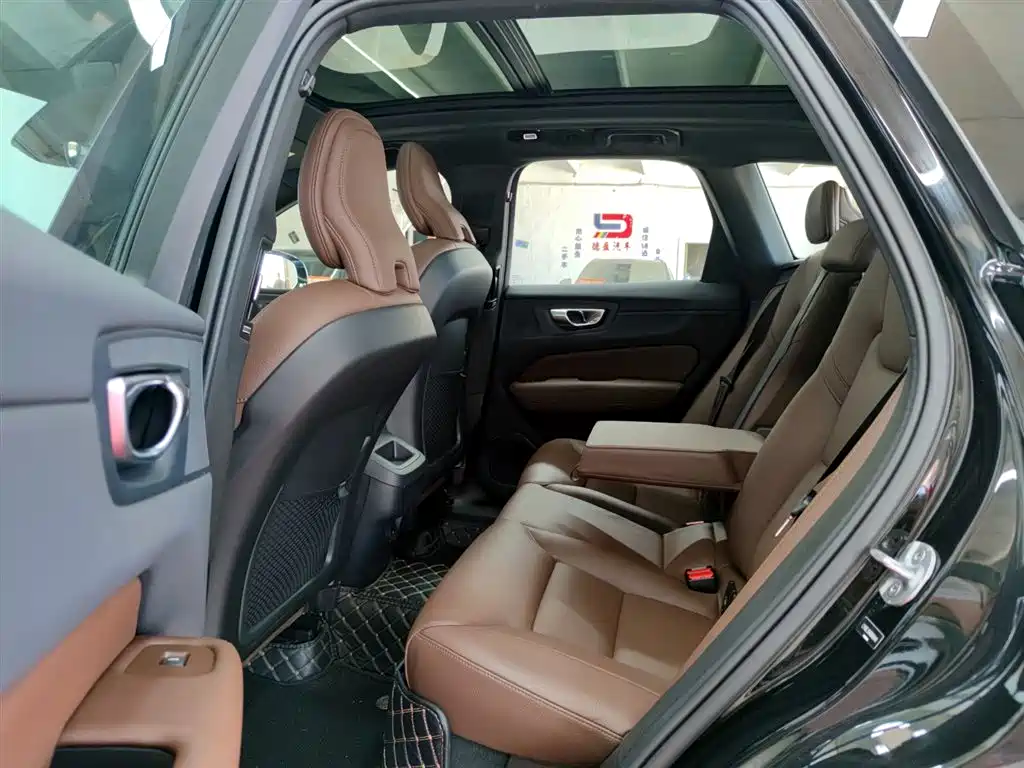 Volvo XC60 2025 B5 AWD Intelligent Distance Luxury Edition