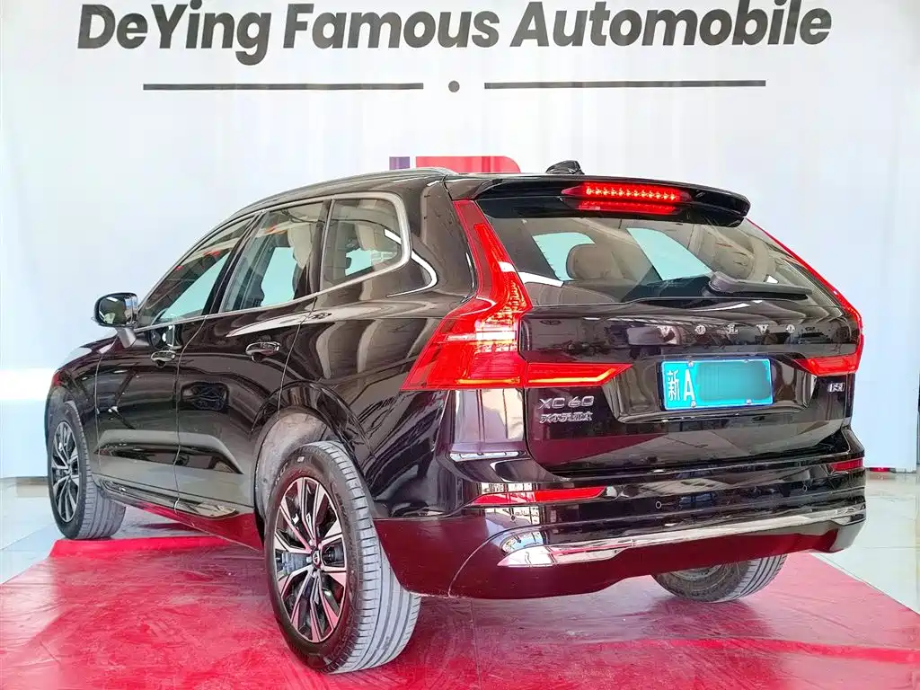 Volvo XC60 2025 B5 AWD Intelligent Distance Luxury Edition