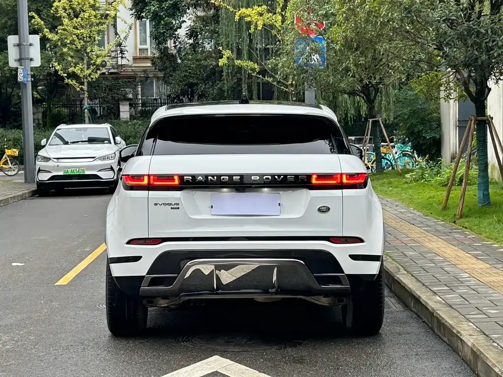Range Rover Vogue 2022 249PS R-Dynamic Luxury