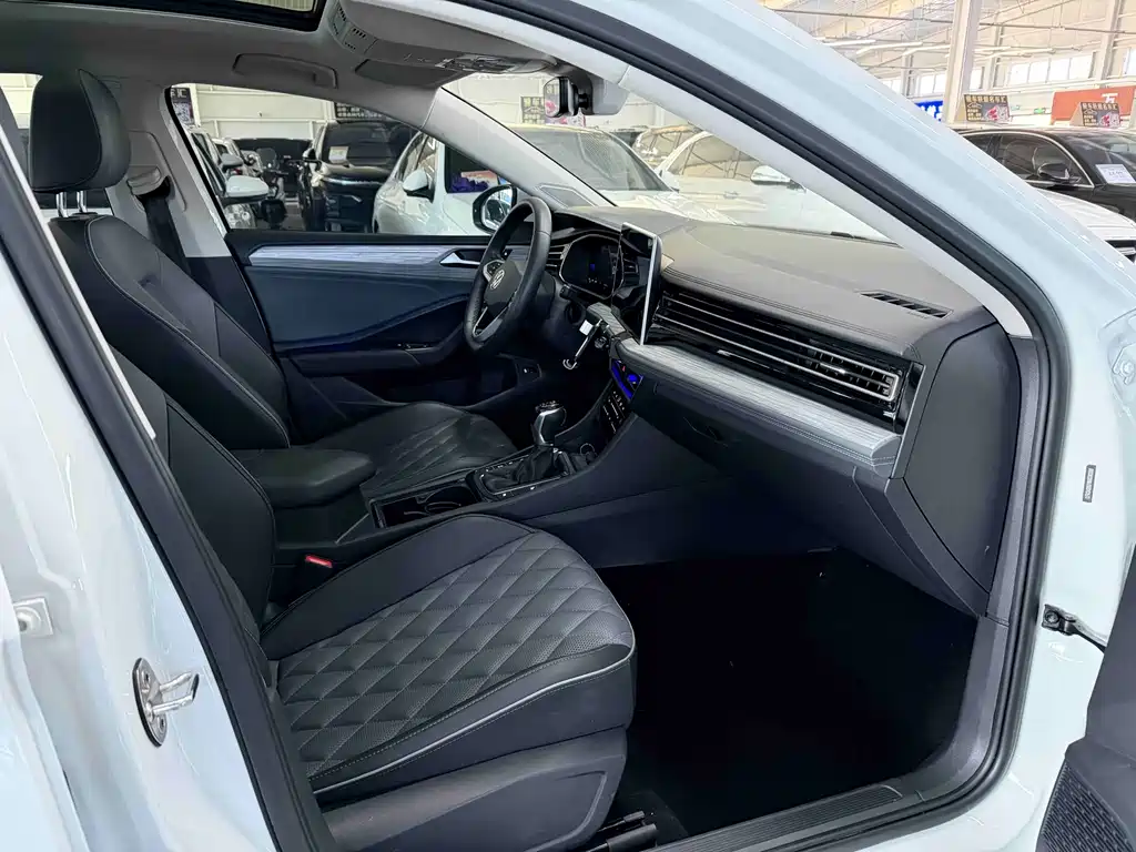 2023 Volkswagen Sagitar 280 TSI DSG Ultimate Plus Edition