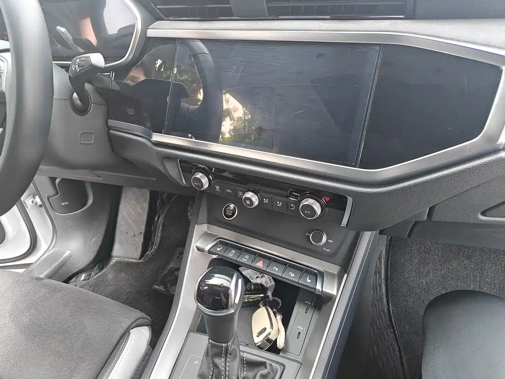 Audi Q3 2023 35 TFSI Sportline (1.5T)