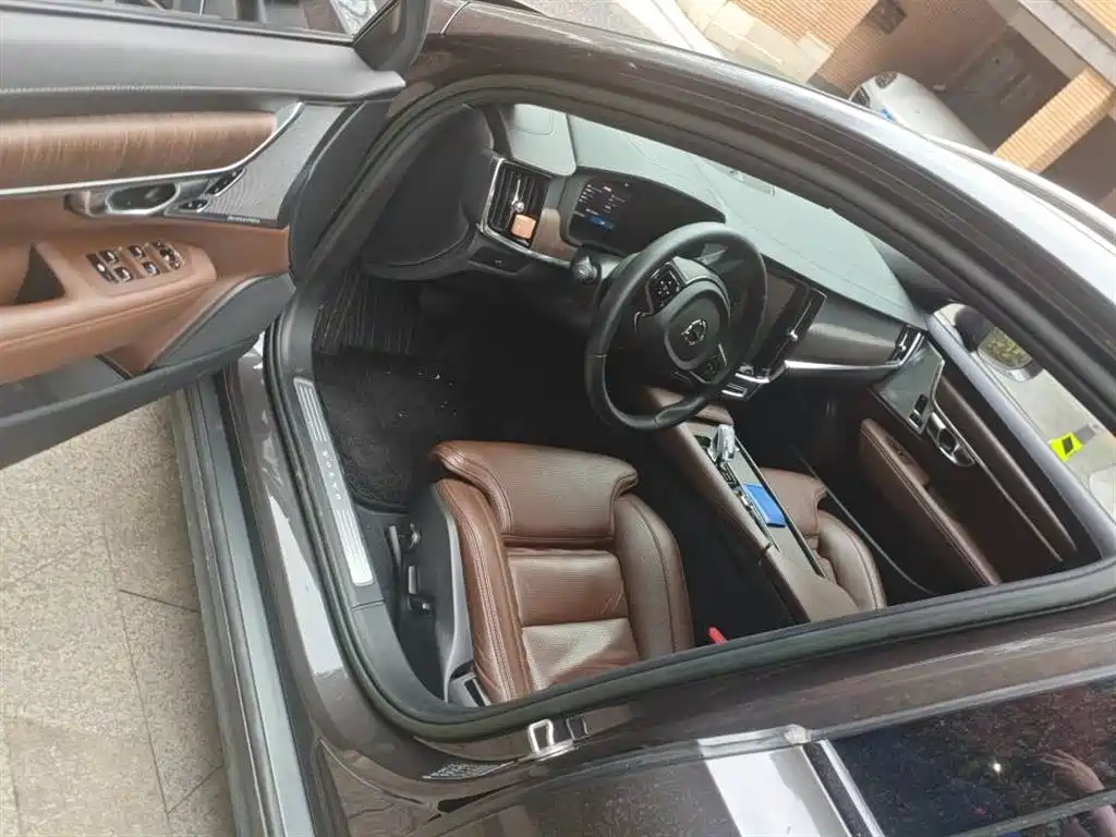 Volvo V90 2023 Cross Country B5 AWD Intelligent Luxury Edition