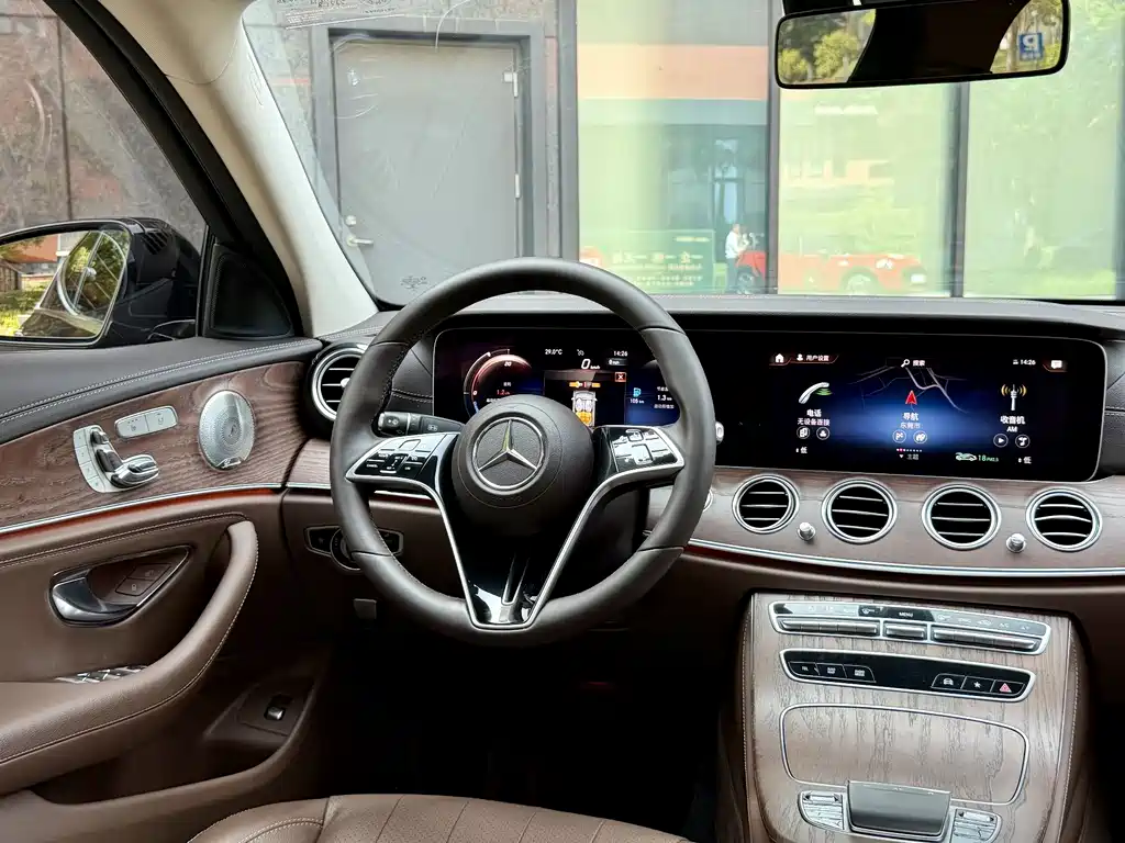 Mercedes-Benz E-Class 2022 E 300 L Fashion Edition