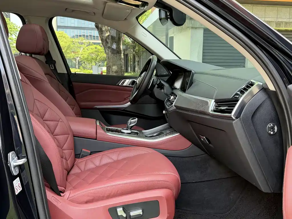 BMW X5 2022 xDrive 30Li M Sport Package