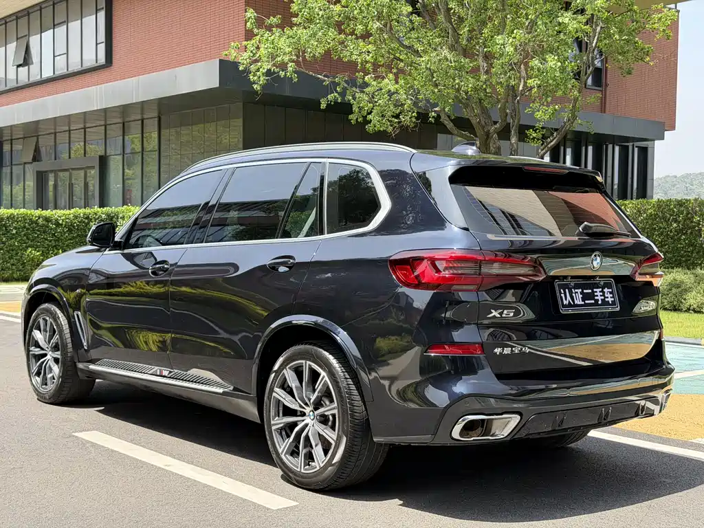 BMW X5 2022 xDrive 30Li M Sport Package