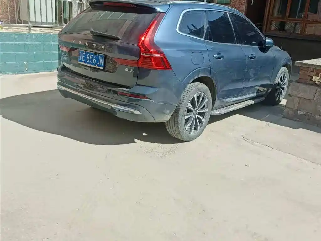 Volvo XC60 2024 B5 AWD Intelligent Distance Luxury Edition