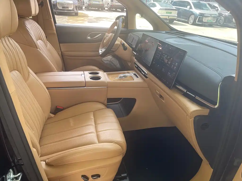 Dreams Explorer 2025款 PHEV All-Wheel Drive Flagship Kunpeng Edition