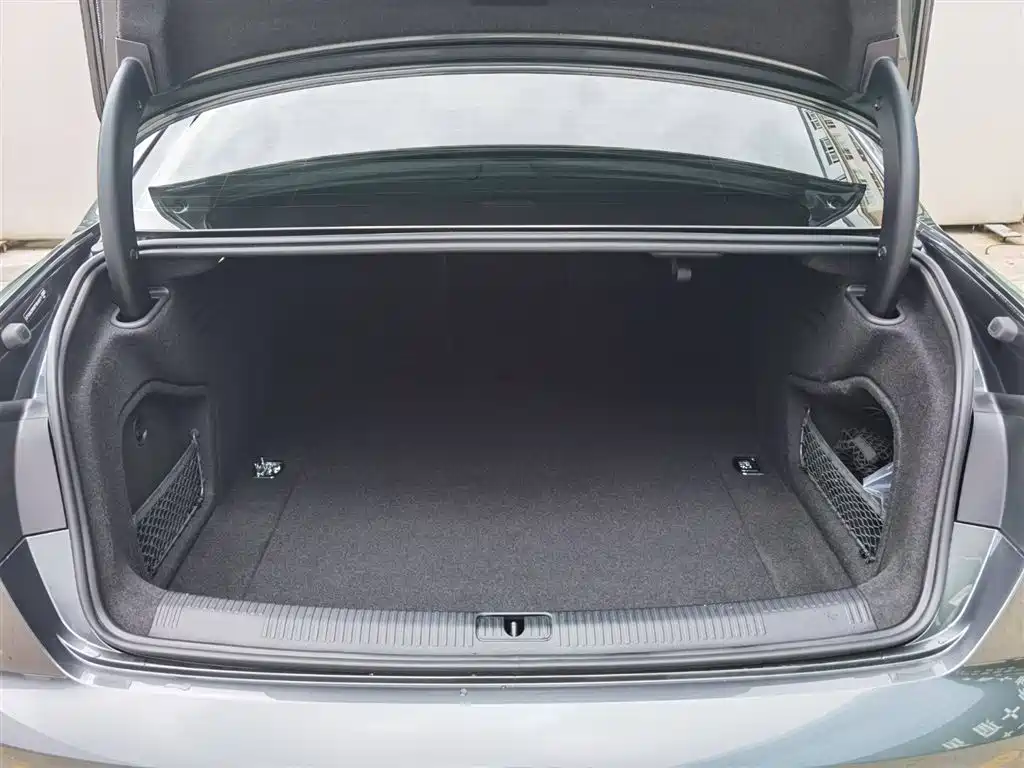 Audi A4L 2023 40 TFSI Luxury Dynamic Edition