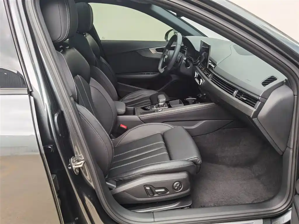 Audi A4L 2023 40 TFSI Luxury Dynamic Edition