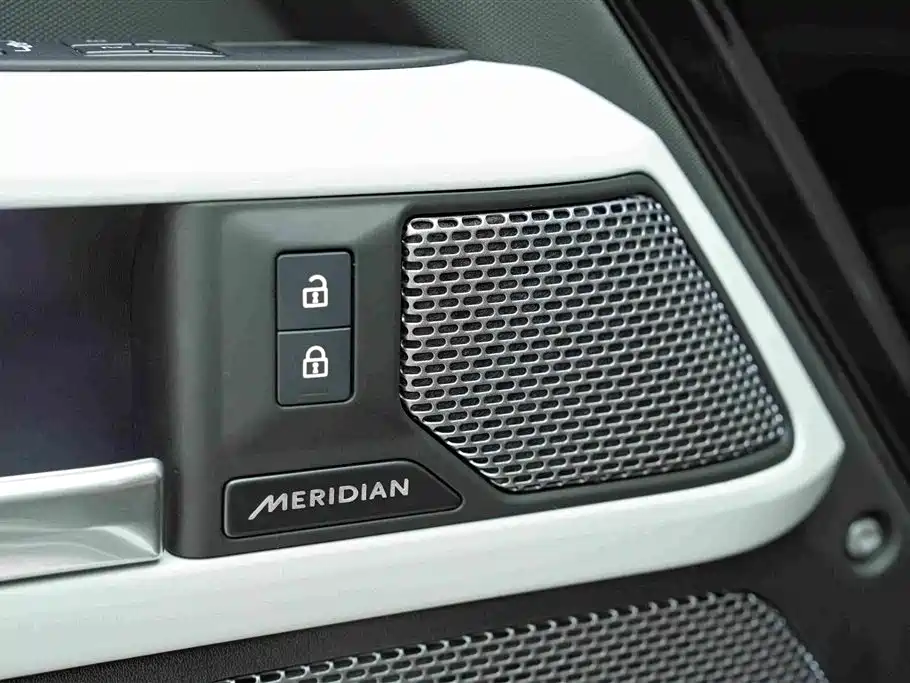 Land Rover Defender 2024 110 3.0T P400 Dark Special Edition