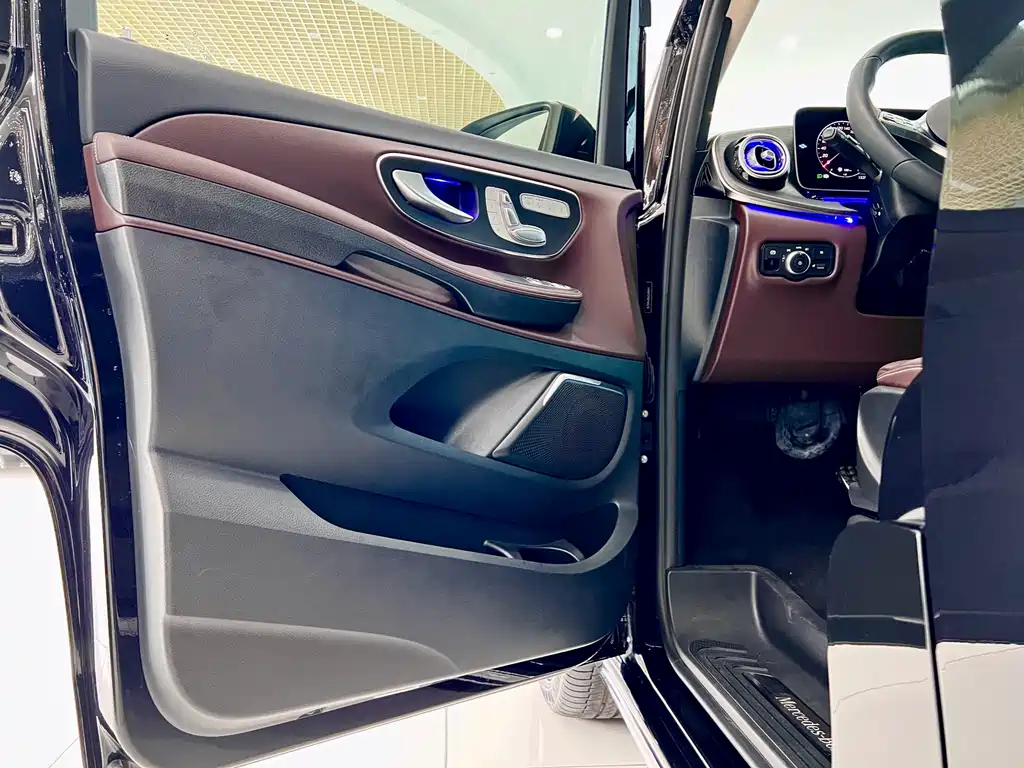 Mercedes-Benz V-Class 2024 300 L Long Wheelbase Luxury Edition
