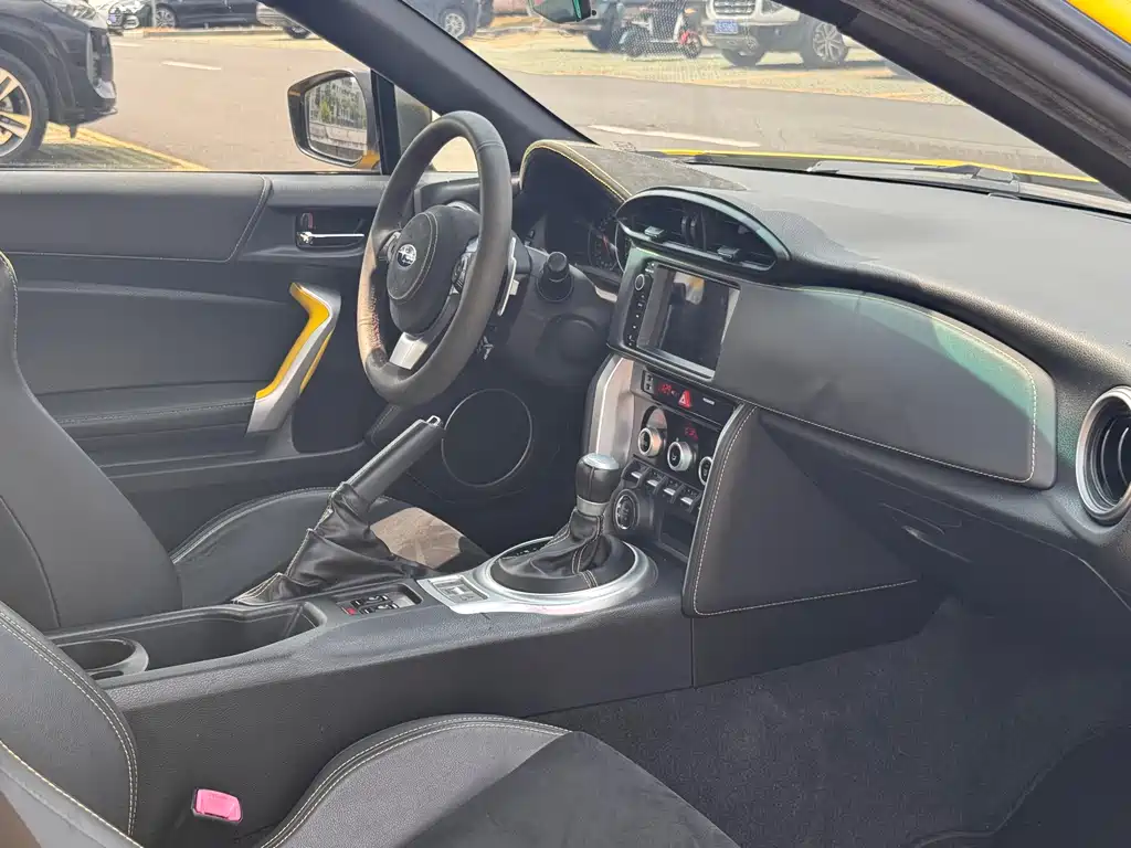 Subaru BRZ 2017 2.0i Automatic Type-RS Yellow Special Edition