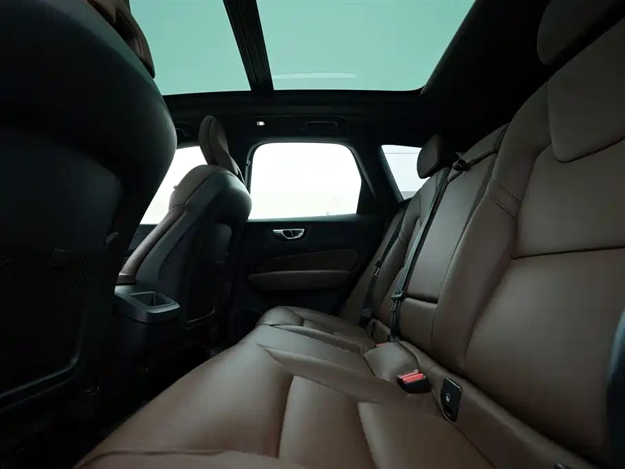 Volvo XC60 2024 B5 AWD Intelligent Distance Luxury Edition