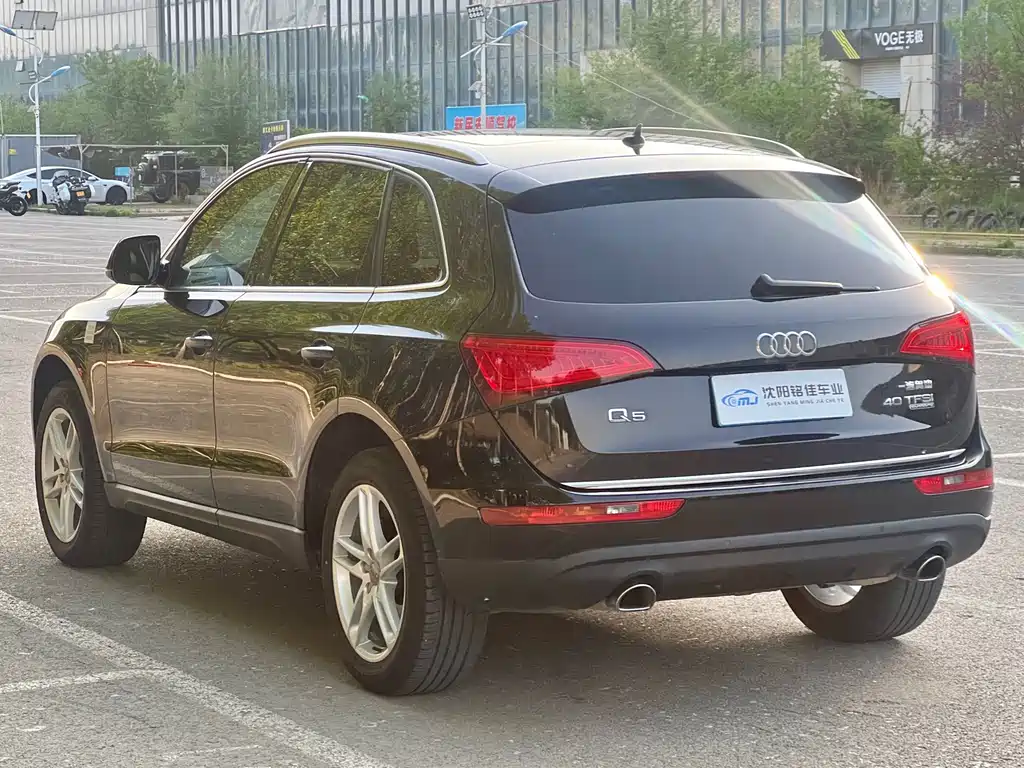 Audi Q5 2016 model Comfort Edition