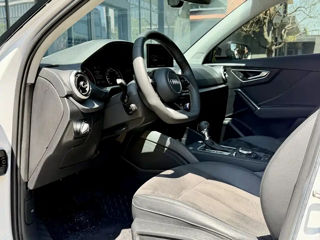 Audi Q2L 2022 35 TFSI Luxury Dynamic Edition