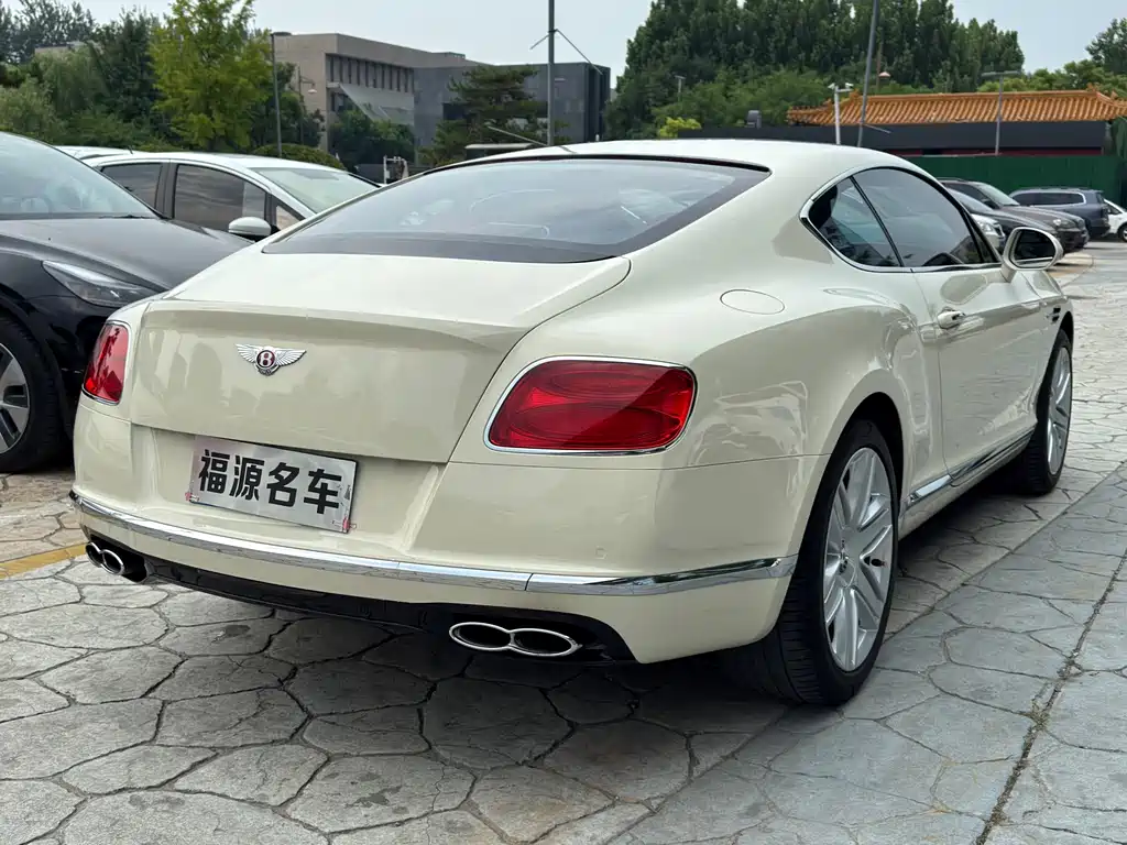 Audi A8 2016 model 4.0T GT V8 standard edition