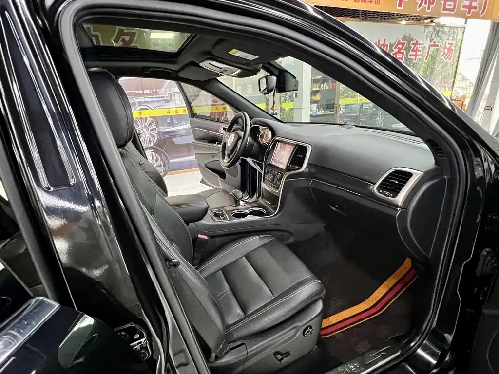 Grand Cherokee (Import) 2015 3.0L Shuxiang Navigation Edition