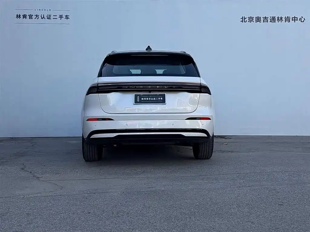Navigator 2025 2.0T All-Wheel Drive Premium Hybrid Edition