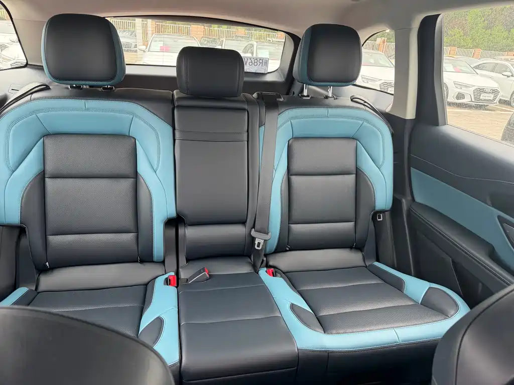 Navigator 2025 2.0T All-Wheel Drive Premium Hybrid Edition