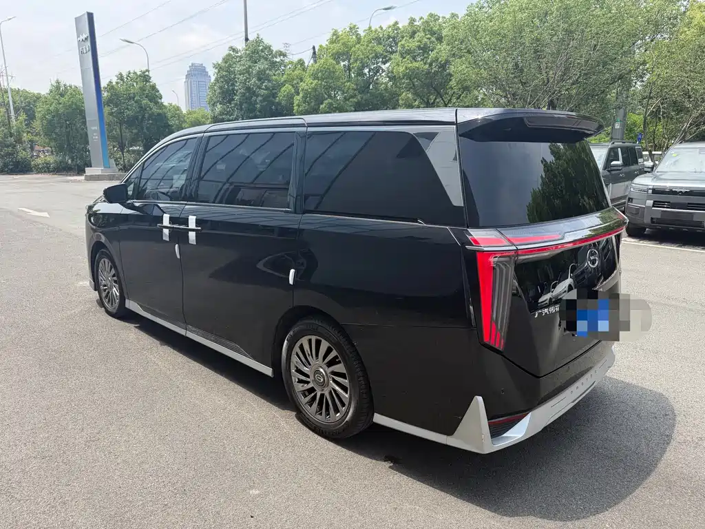 传祺M8 2023款 宗师系列 400T 至尊版