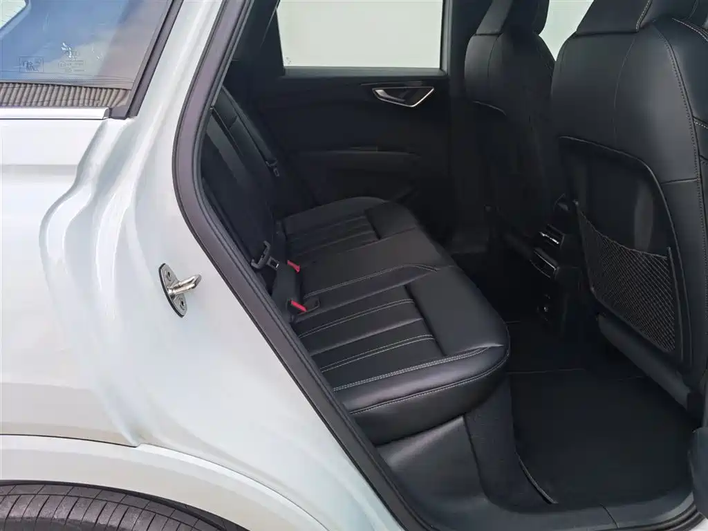 Audi Q4 e-tron 2024 40 e-tron Creative Edition