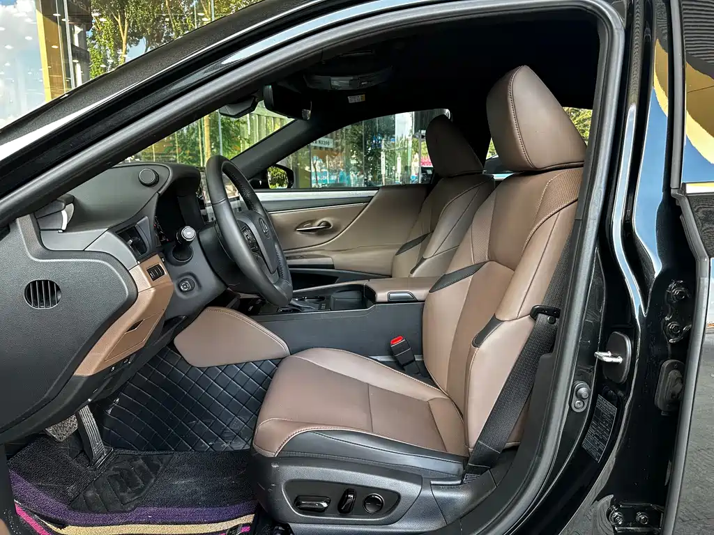 Lexus ES 2025 200 Prestige Edition