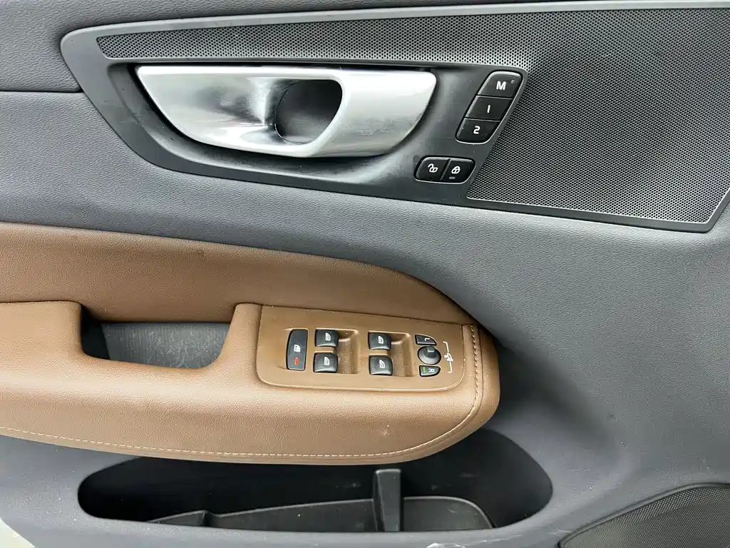 Volvo XC60 2024 B5 AWD Intelligent Distance Luxury Edition
