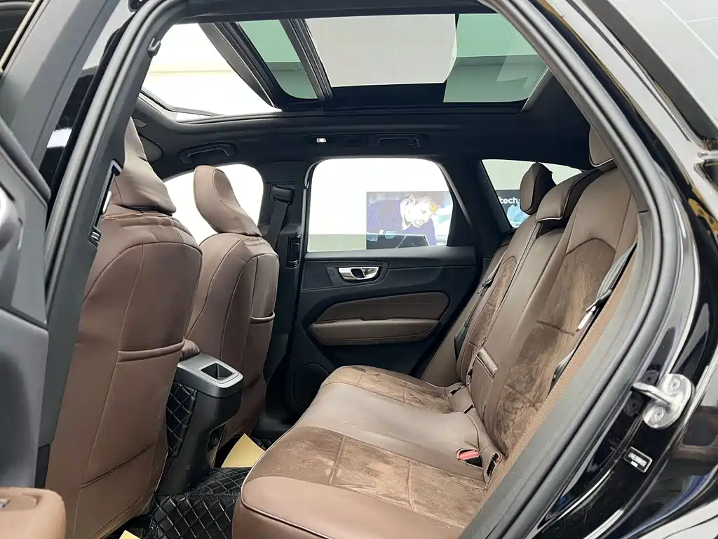 Volvo XC60 2024 B5 AWD Intelligent Distance Luxury Edition