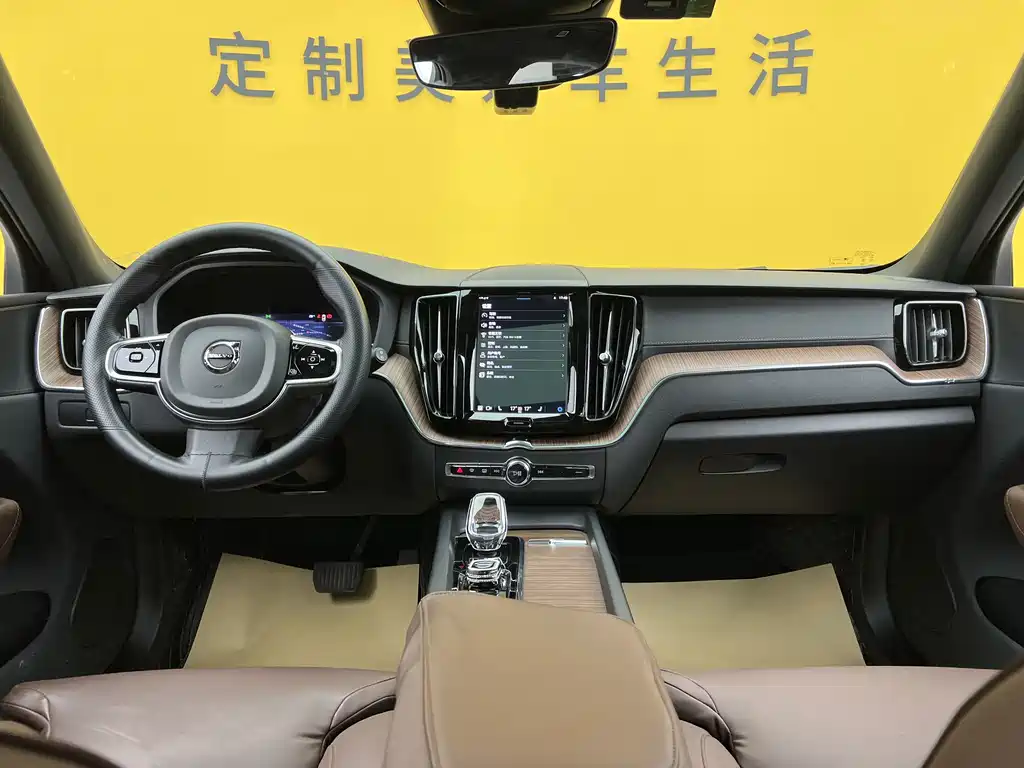 Volvo XC60 2024 B5 AWD Intelligent Distance Luxury Edition