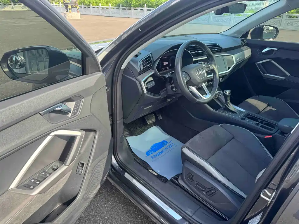 Audi Q3 2023 35 TFSI Sportline (1.4T)