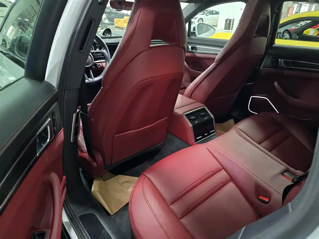 Panamera 4 E-Hybrid Platinum Edition 2023 Facelift