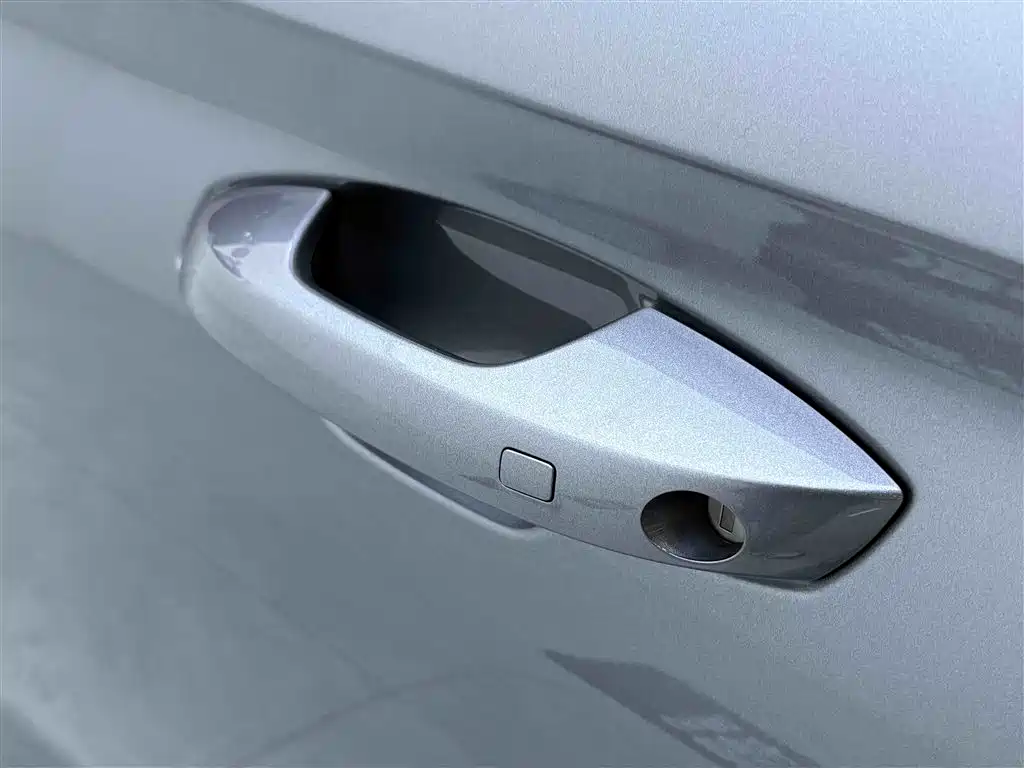 秦L 2024款 DM-i 120KM 卓越型 **Translated:** Qin L 2024 DM-i 120KM Excellence Edition