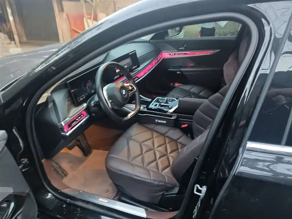 BMW 7 Series 2023 735Li Luxury Package