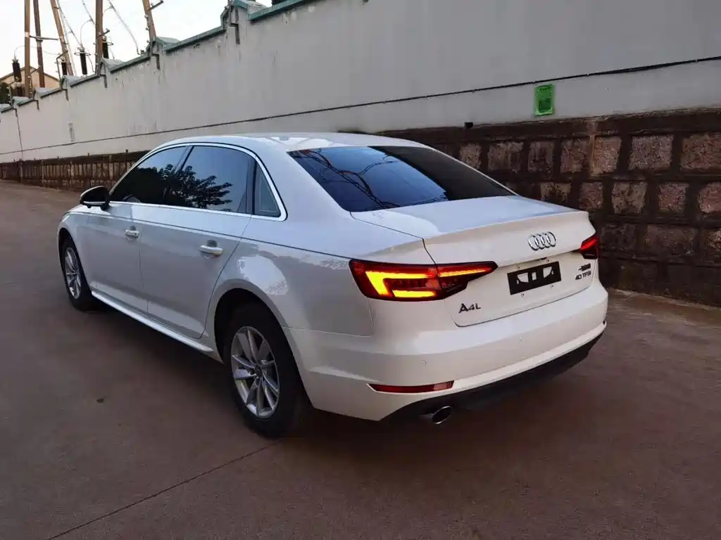 Audi A4L 2017 Plus 40 TFSI进取型