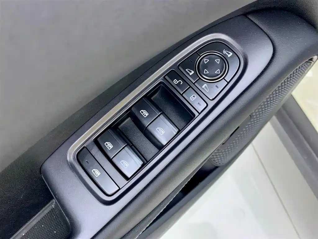 Seal 06 2025 DM-i Smart Drive Edition 120KM Prestige Model