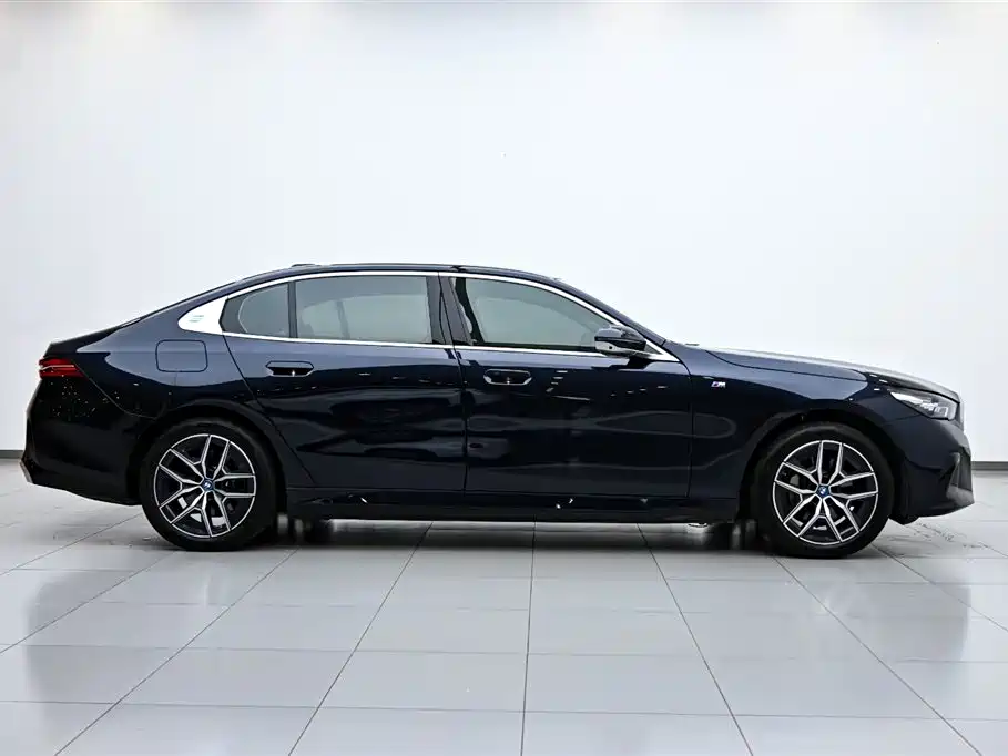 BMW i5 2025 model eDrive 40L M Sport Package