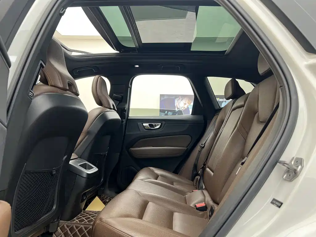 Volvo XC60 2022 B5 AWD Intelligent Comfort Luxury Edition
