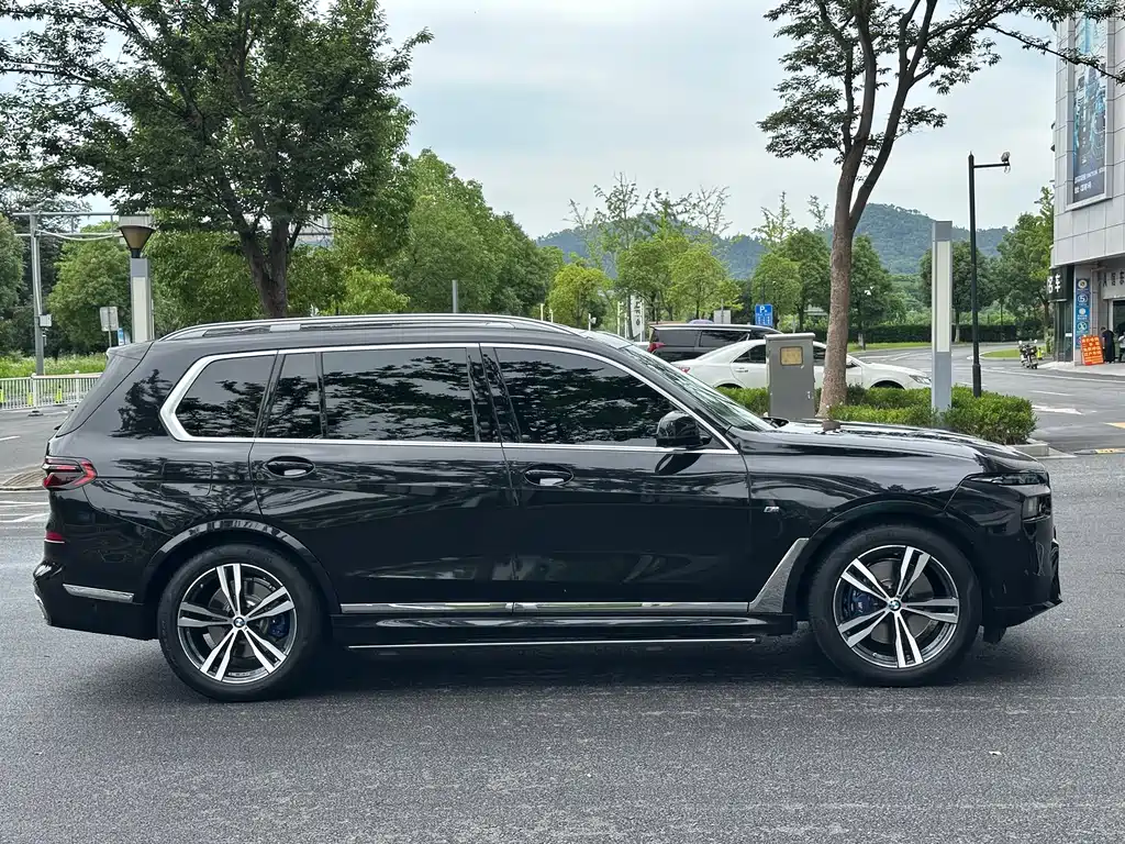 BMW X7 2023 xDrive40i Luxury Edition M Sport Package