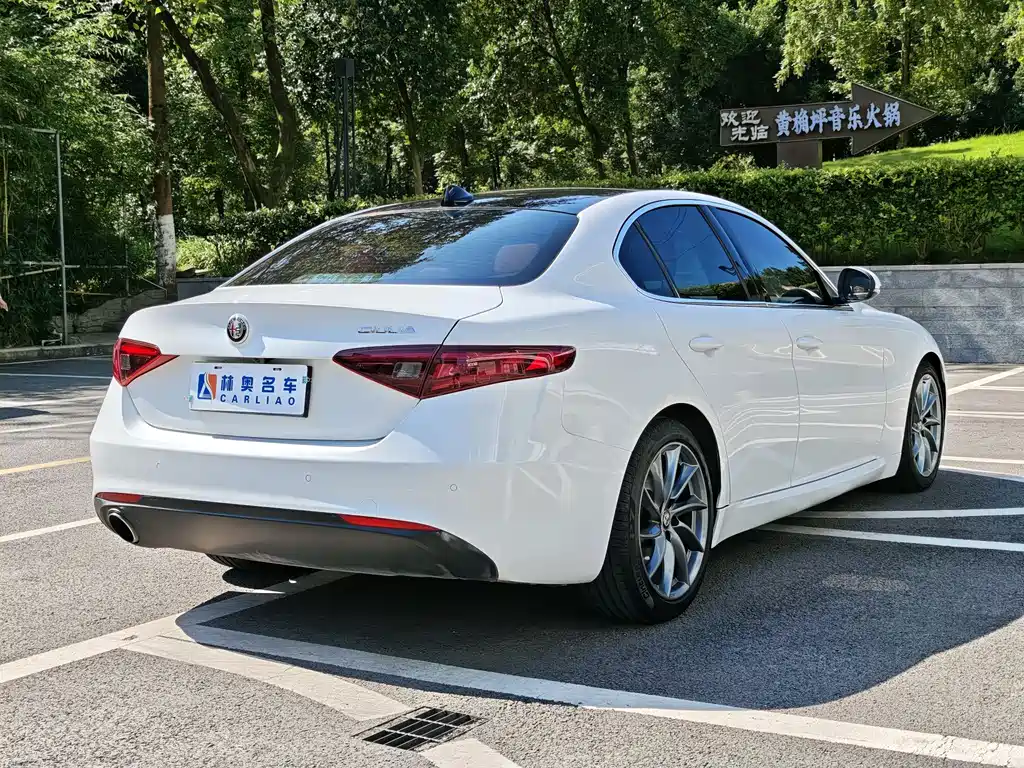 Giulia 2017 2.0T 200HP Luxury Edition