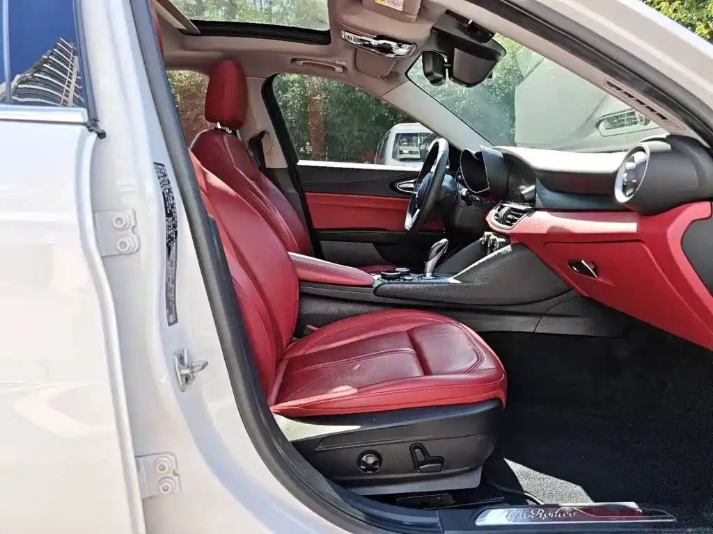 Giulia 2017 2.0T 200HP Luxury Edition