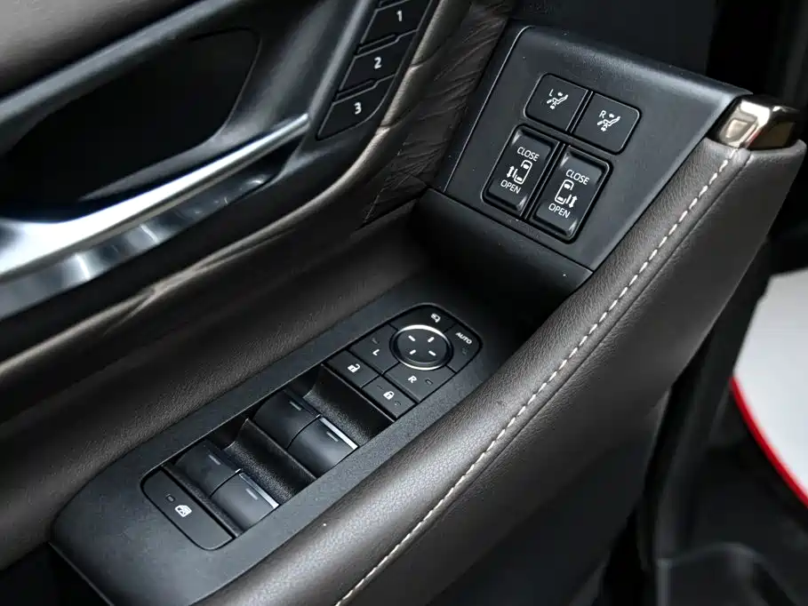2024 Crown Hybrid 2.5L Prestige Executive Edition