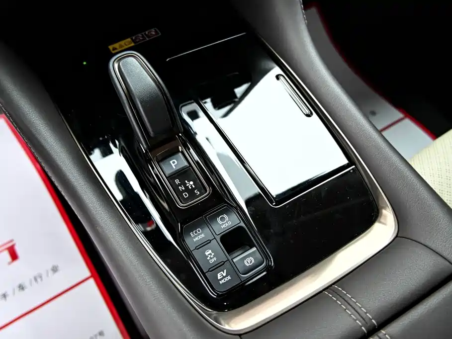 2024 Crown Hybrid 2.5L Prestige Executive Edition