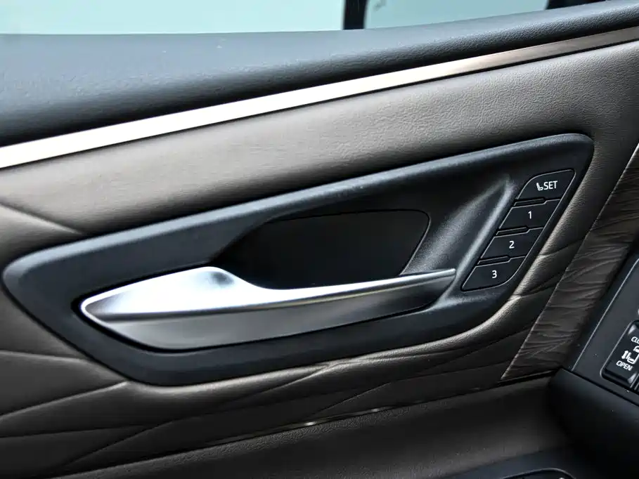 2024 Crown Hybrid 2.5L Prestige Executive Edition