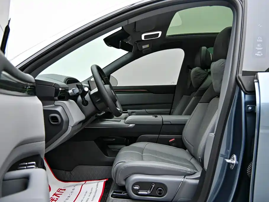 Jizhe 7X 2025 Edition 100kWh Long Range All-Wheel Drive Intelligent Driving Version