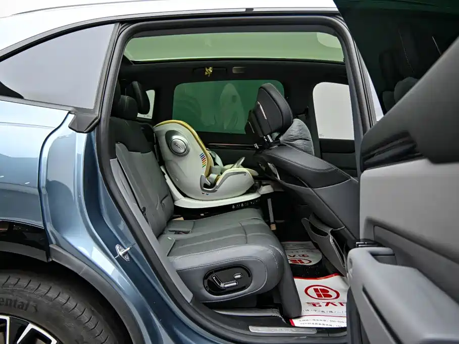 Jizhe 7X 2025 Edition 100kWh Long Range All-Wheel Drive Intelligent Driving Version